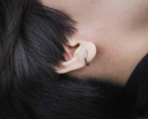 How To Put On An Ear Cuff