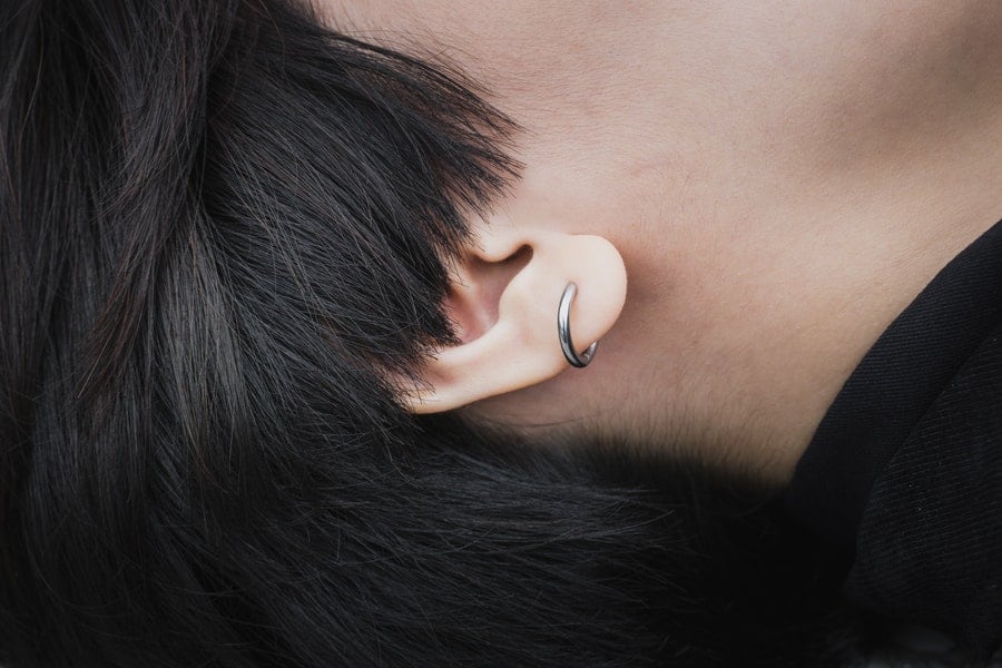 How To Put On An Ear Cuff